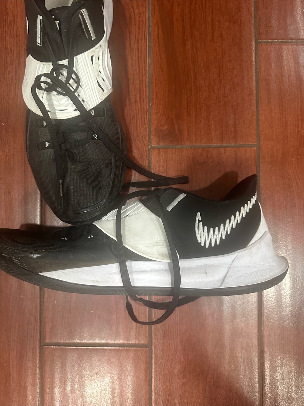 Nike Kyrie Low 3 TB Basketball shoes